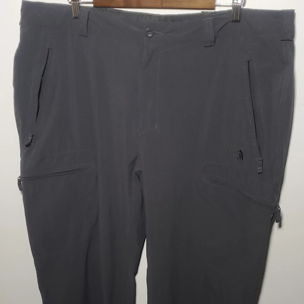 The North Face Men's Black Lightweight Hiking Cargo Pants Size 40